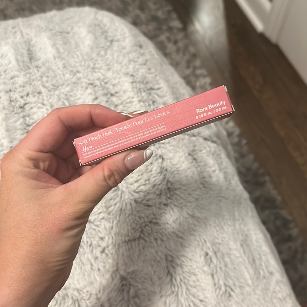 Rare beauty lip oil in hope